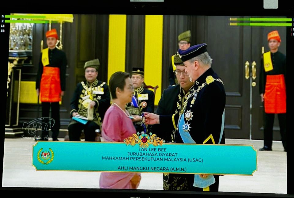 Tan Lee Bee – Tokoh Bahasa Isyarat Negara Terima Pingat A.M.N